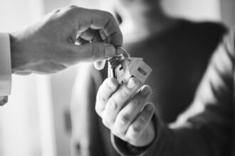 Γιατί έχουν αυξηθεί τόσο πολύ τα ενοίκια στην Ελλάδα;