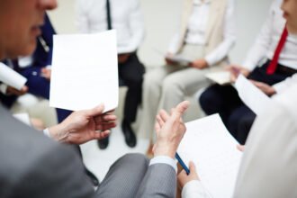 Πώς τα κομματικά στελέχη θέτουν την πολιτική ατζέντα;